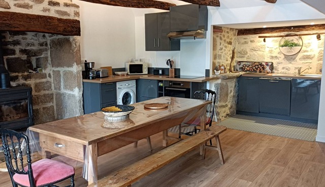 2 Bedroom Private vacation home in St julien le pÃ¨lerin