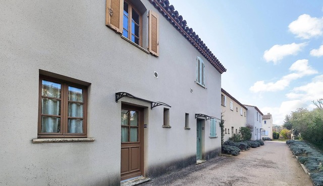 2 bedroom stunning home in St.Laurent-de-la-Cabr.
