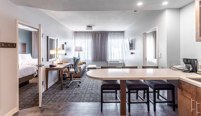 2 Bedroom | Free Breakfast. Outdoor Pool. Gym.