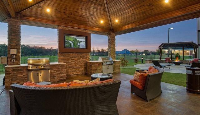 2 Bedroom | Free Breakfast. Indoor Pool