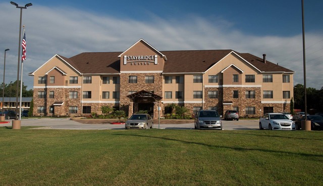 2 Bedroom | Free Breakfast + Outdoor Pool