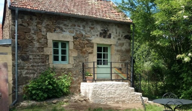 2 bedroom French Dog Friendly Gite with access to large garden and swimming pool