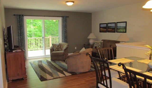 2 Bedroom, Full Kitchen, Dining Room, Living Room, Large Deck, Jacuzzi -Sleeps 8