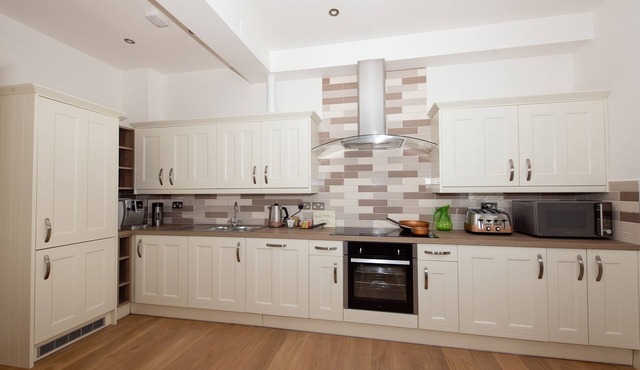 2 bedroom Fully equipped apartment-DISINFECTED with modern design