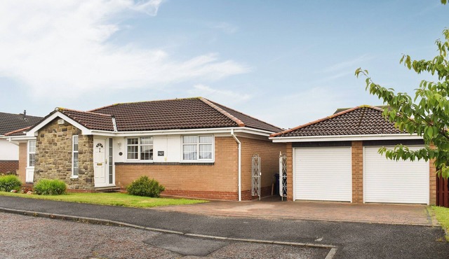 2 bedroom accommodation in Crawcrook, near Ryton