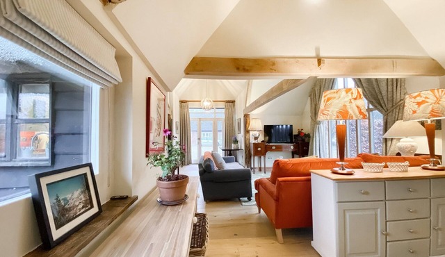 2 bedroom accommodation in Royal Wootton Basset