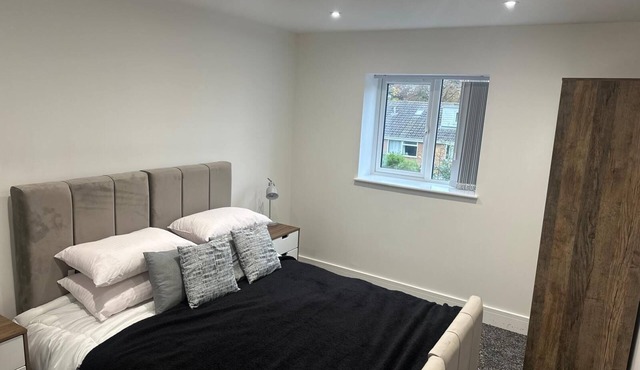 2-Bedroom Gem: Travel Easily Between Cities