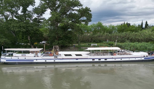 2-bedroom gite - Péniche Spa Le Makara