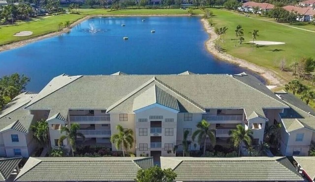 2-bedroom golf condo in peaceful Fort Myers