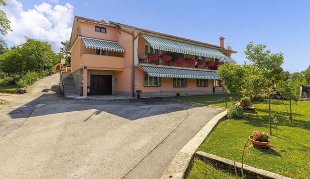 2 bedroom gorgeous apartment in Mucici