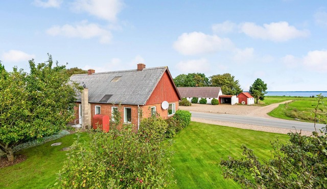 2 bedroom gorgeous home in Roslev