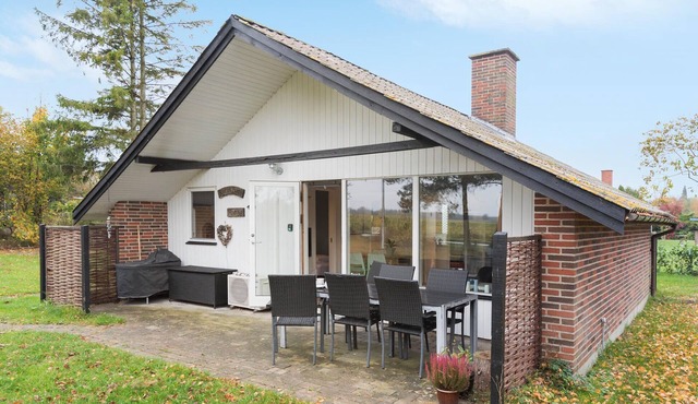 2 bedroom gorgeous home in Strøby