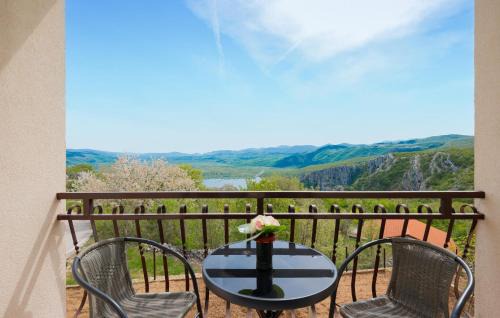 2 Bedroom Gorgeous Home In Lokvicici