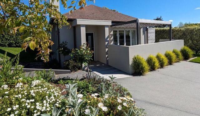 2-bedroom Guest House with hot tub