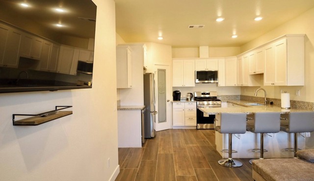 2-bedroom guesthouse in Riverside. Centrally located near CBU,Parkview and 91fwy