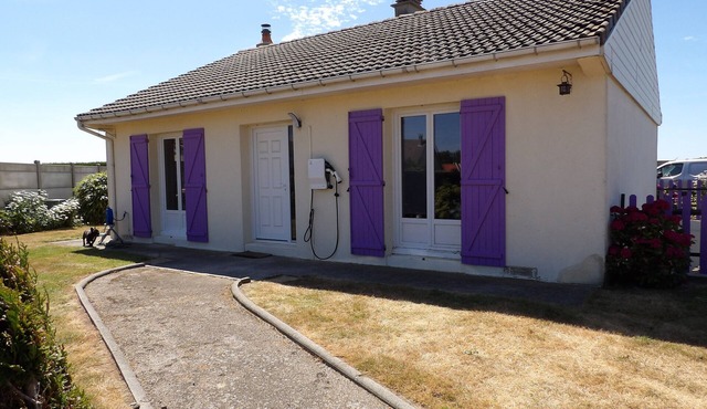 2 bedroom house with sea view, garden, car refill