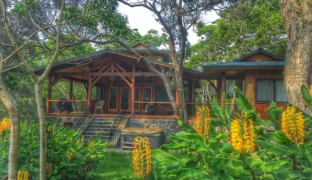 2 Bedroom Hand Crafted Luxury Home with Jacuzzi & Fireplace