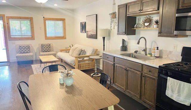 2 Bedroom Hideaway with private patio. Pet friendly!