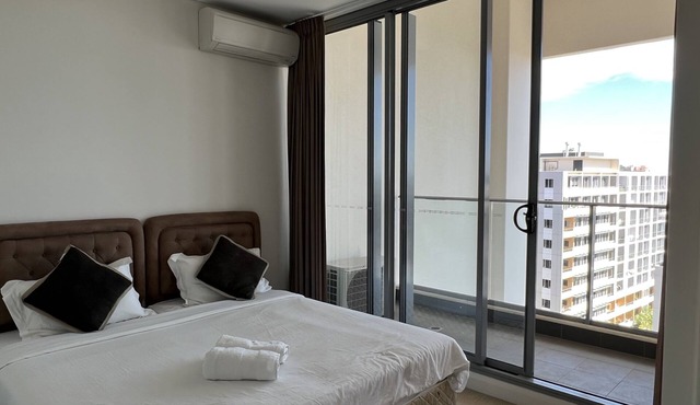 2 bedroom high rise apartment 高层兩房公寓