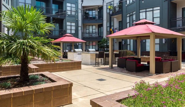 2 Bedroom Hip Apartment, Free Parking & Wifi