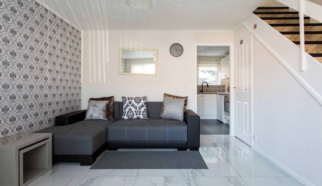 2 Bedroom Holiday Home eith 3 Beds & Sofa Bed Near Manchester City Stadium