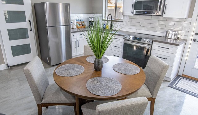 2-bedroom Home-casita , private backyard with grill, putting green,cornhole