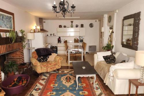 2-Bedroom Home in Availles-Limouzine Sleeps 4