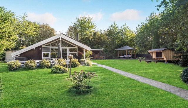 2 bedroom home in Føllenslev