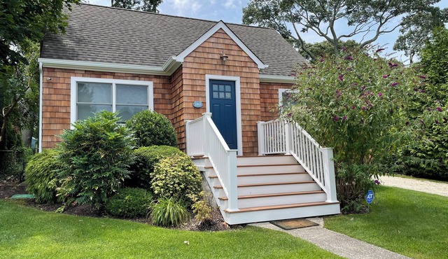 2 Bedroom home in New Suffolk, Near beaches.