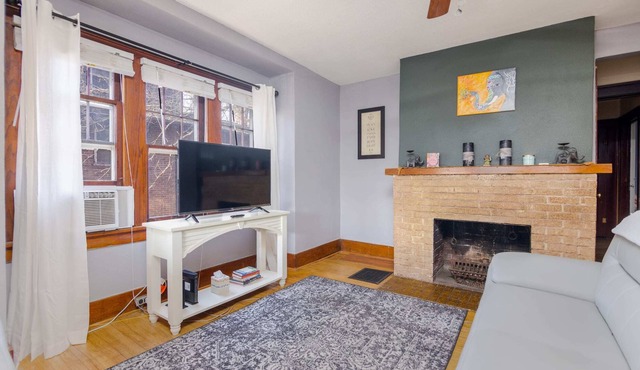 2 Bedroom Home in Quiet Neighborhood