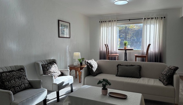 2-bedroom home in Sacramento downtown with free easy parking