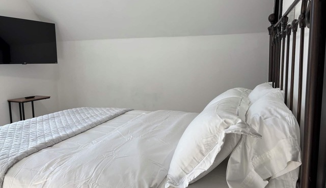 2-Bedroom Home ~ Near Portsmouth/Durham ~ Private Driveway ~ Washer/Dryer