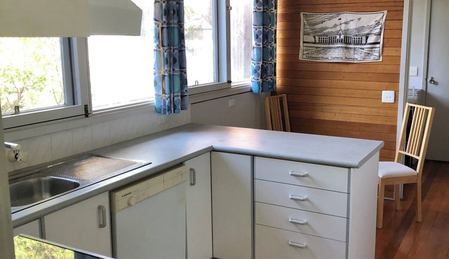 2 bedroom home oasis in central Ivanhoe East