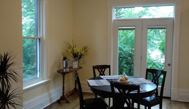 2 bedroom home, steps away from the town centre, theatres, restaurants & river.