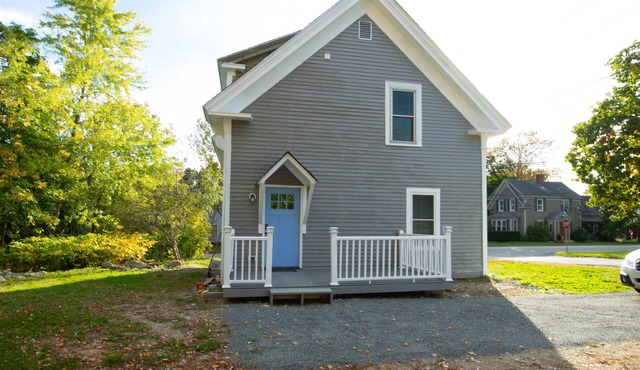 2-Bedroom home with New England Charm on the way to Acadia