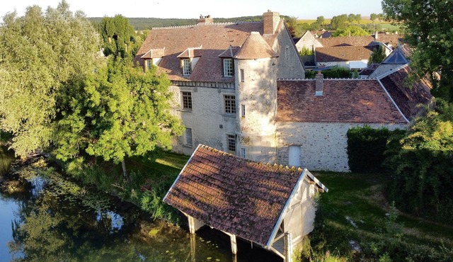 2-bedroom house. Riverside monastery in Champagne region, 100km from Paris