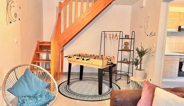 2 bedroom house in town center, WIFI & free parking