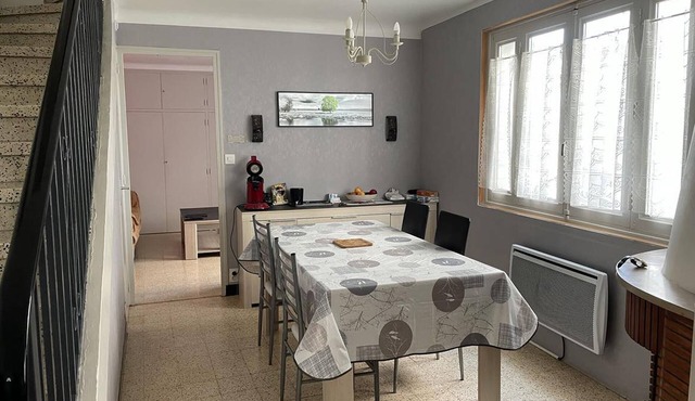 2-bedroom house - Close to the spa - At the foot of the Château.