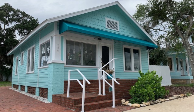 2-Bedroom house with a great yard in down town