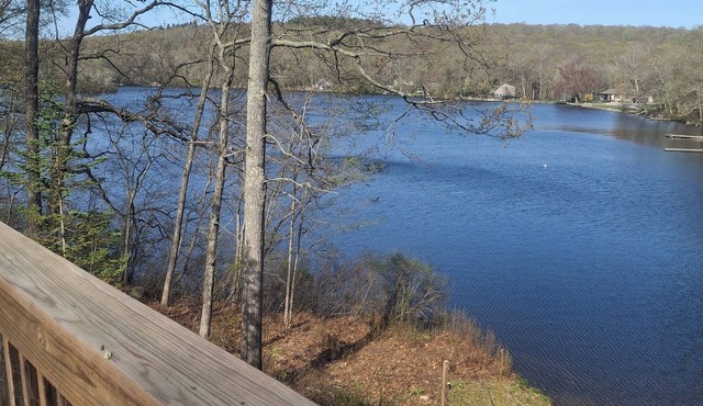 2-bedroom house in adorable North Stonington with AC comfort