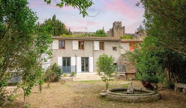 2-bedroom house at the foot of the city