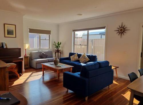 2 bedroom house Central Nagambie sleeps 5