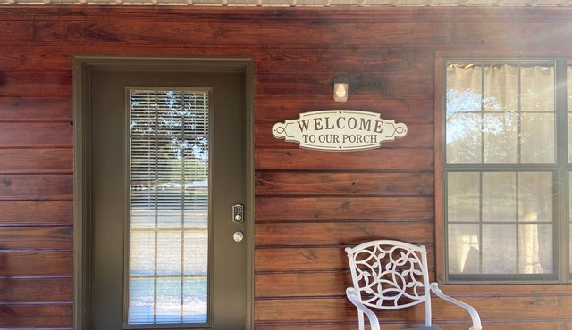 2 Bedroom house close to Sardis Lake. 1 1/2 miles from I55 North Batesville exit