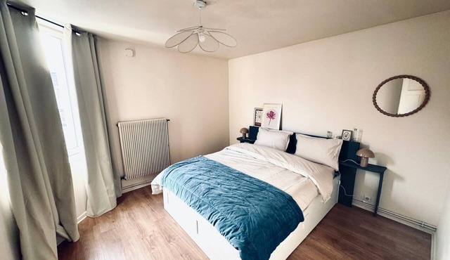 2-bedroom house Croix Centre - near metro