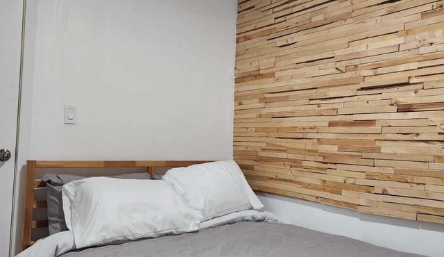 2 Bedroom house for stampede, downtown and mountains