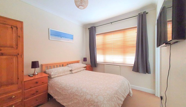 2-bedroom house near town with Superfast Wi-Fi