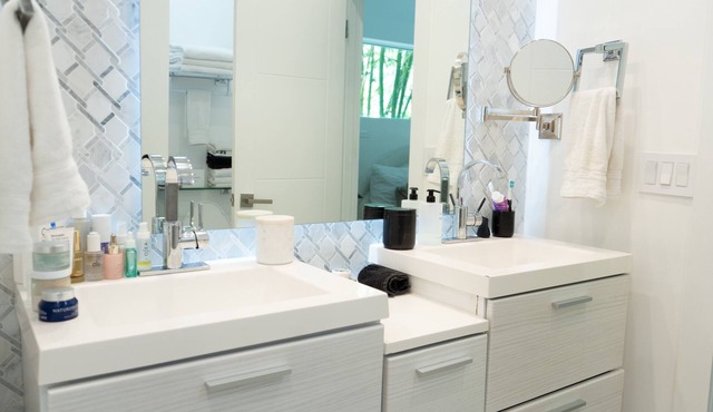 2-bedroom house in beautiful El Portal with huge backyard