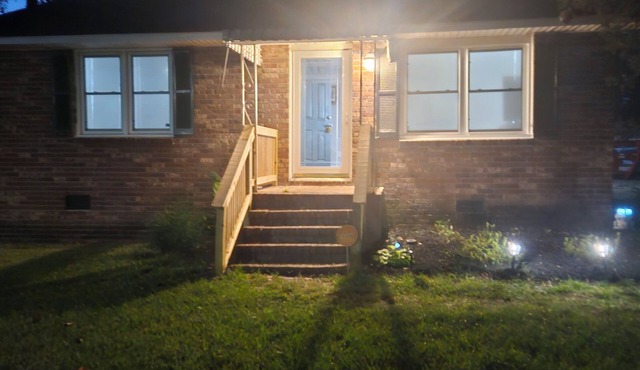 2-bedroom house in delightful Augusta with cool AC and charm