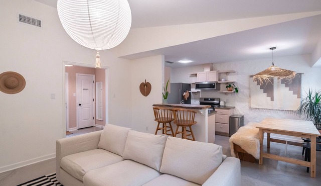 2-bedroom house in East Austin - 15 mins to downtown, close to airport
