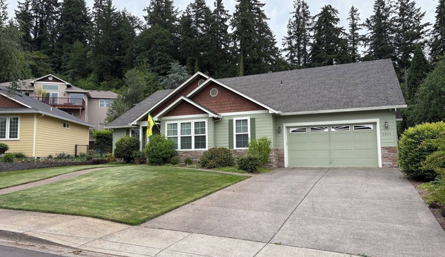 2-bedroom house in great neighborhood. 0.7 miles from Triathlon starting line